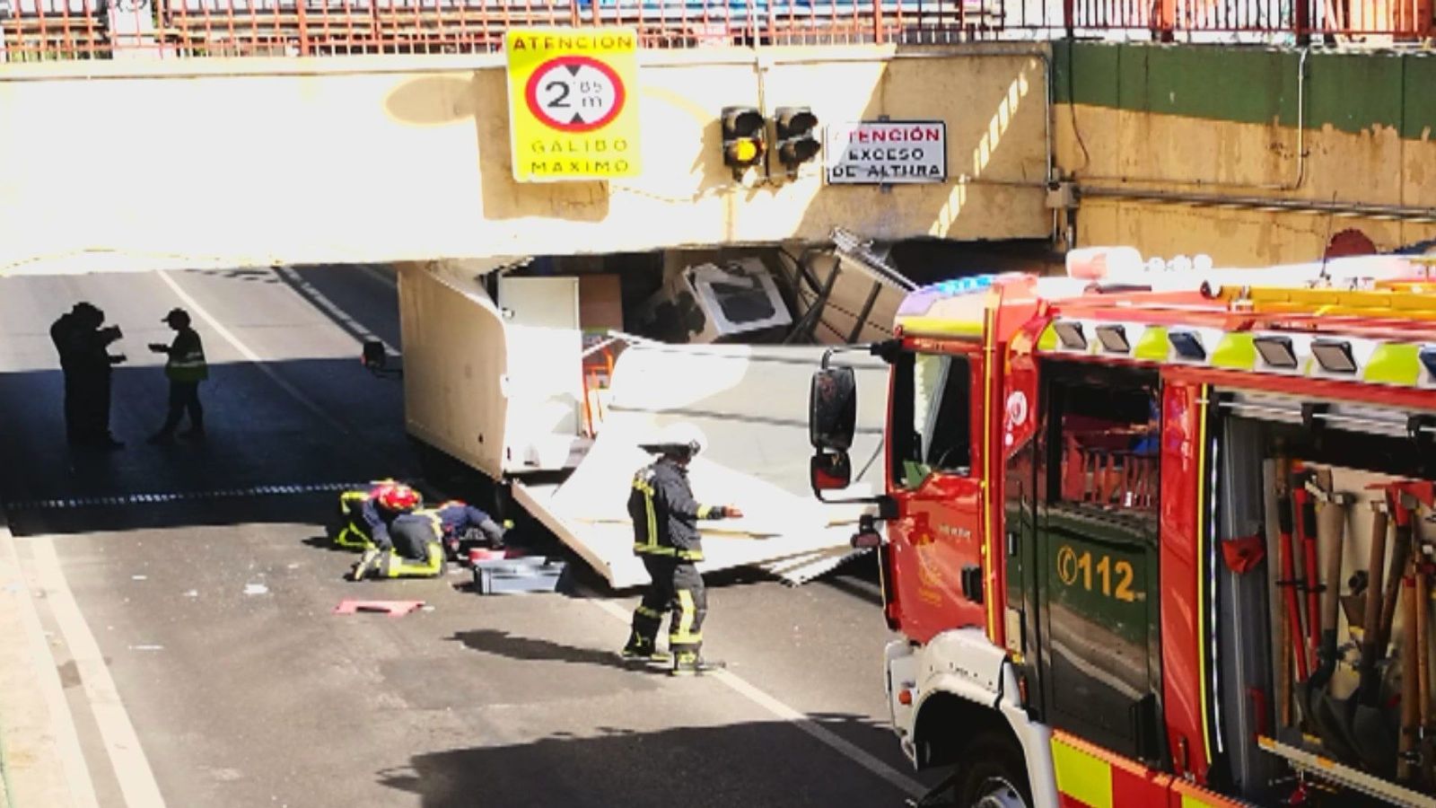 El puente 'tragacamiones' del Barrio de San Nicasio, en Leganés