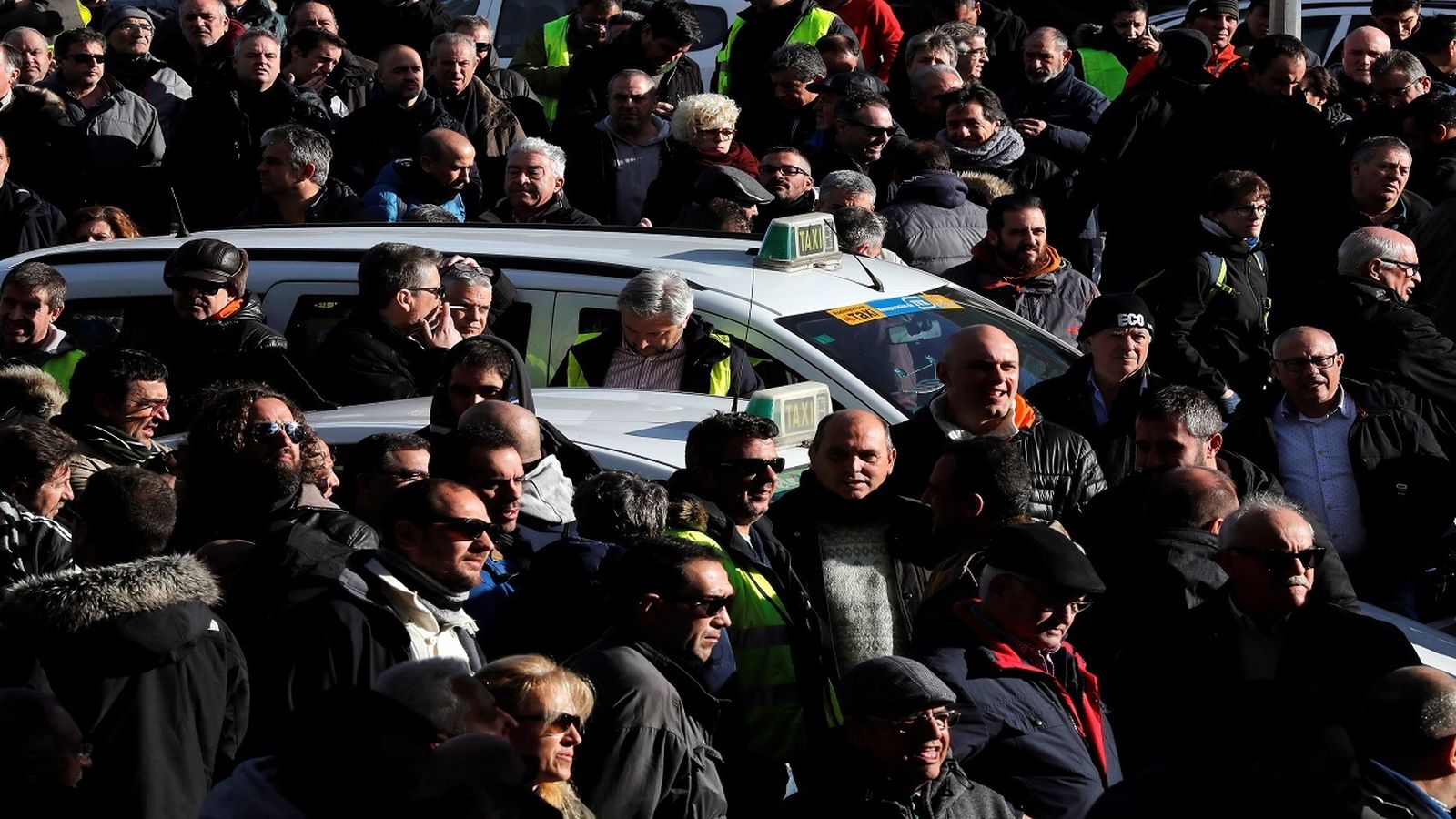 Las taxistas anuncian encadenamientos y huelgas de hambre a partir del viernes