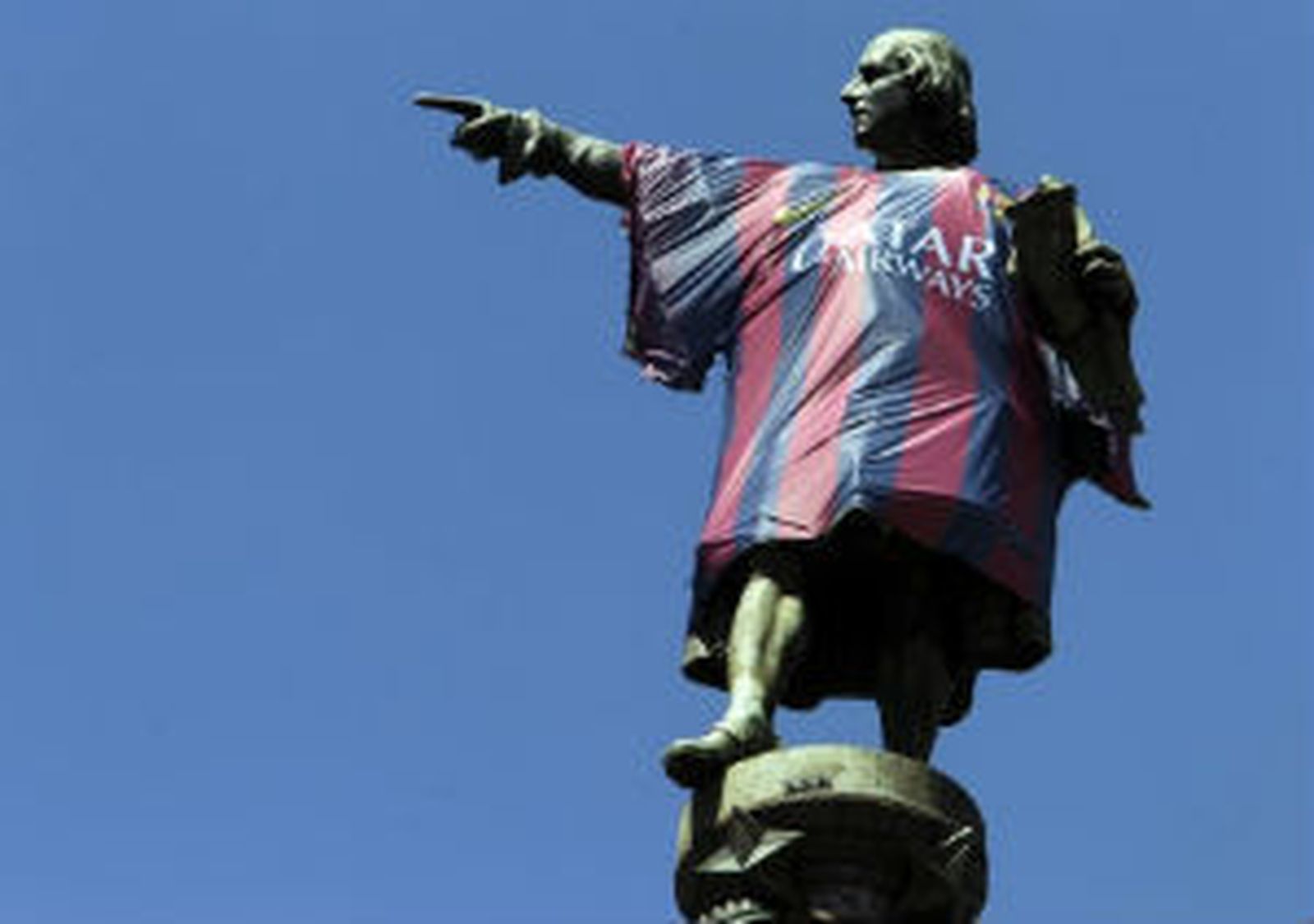 Colón luce la camiseta del Barça