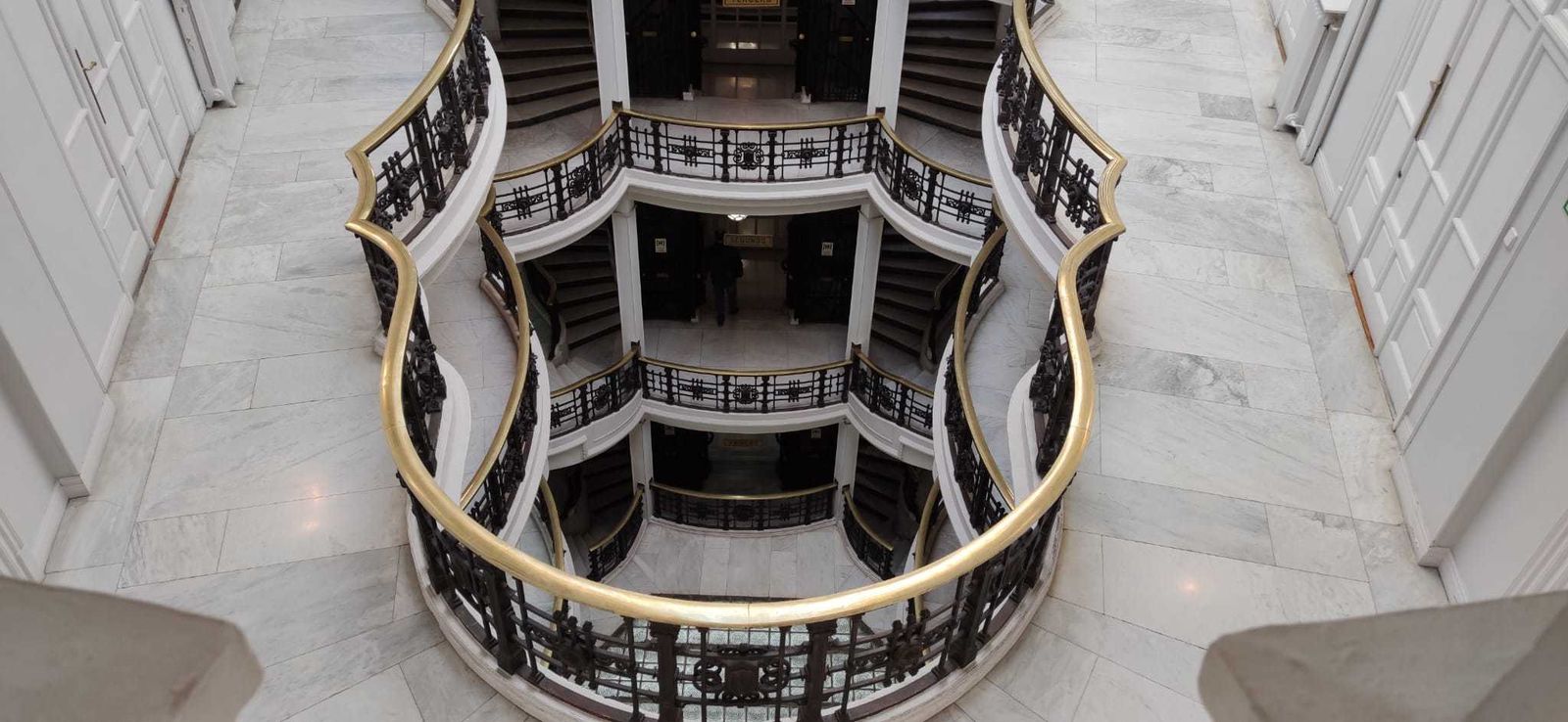 Escaleras de la Casa Palazuelo desde arriba