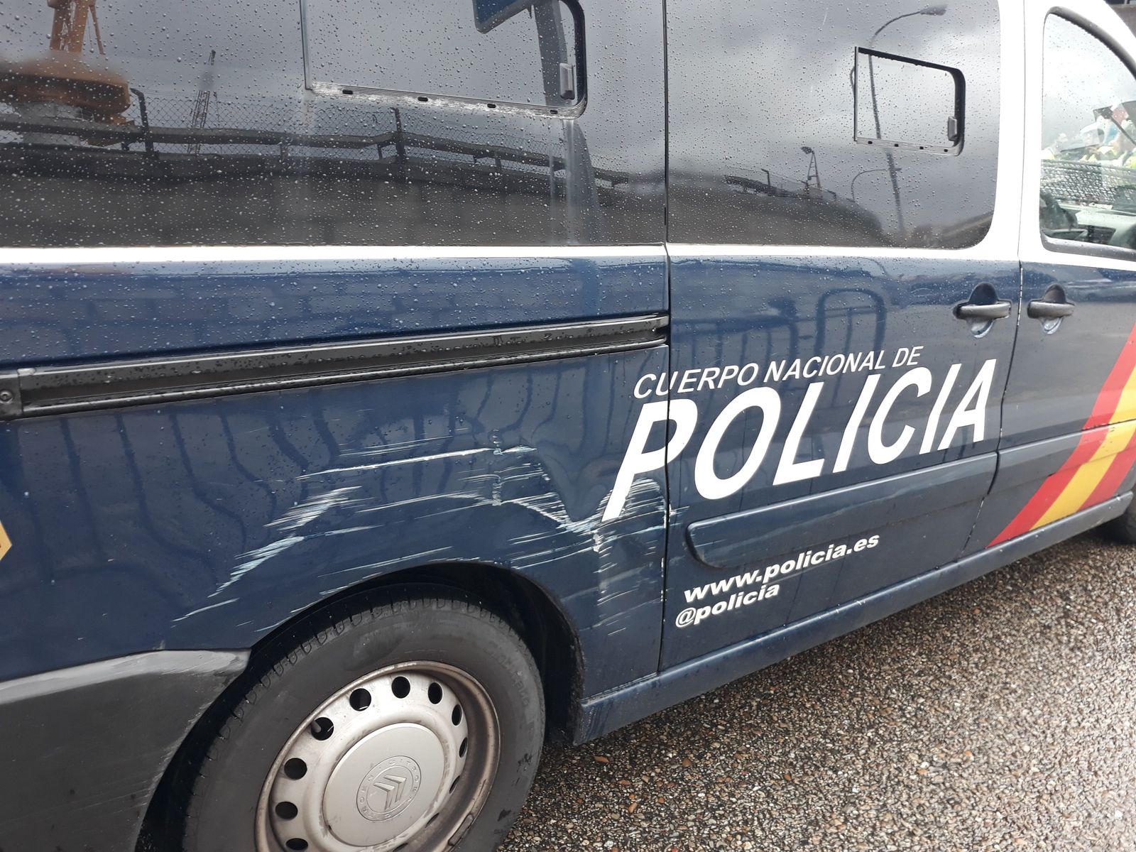 Un hombre herido de un disparo en la pierna en una calle de Villaverde