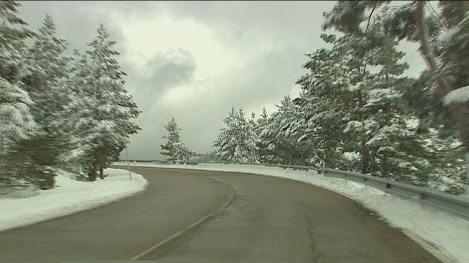 Consejos para conducir con placas de hielo sobre la carretera