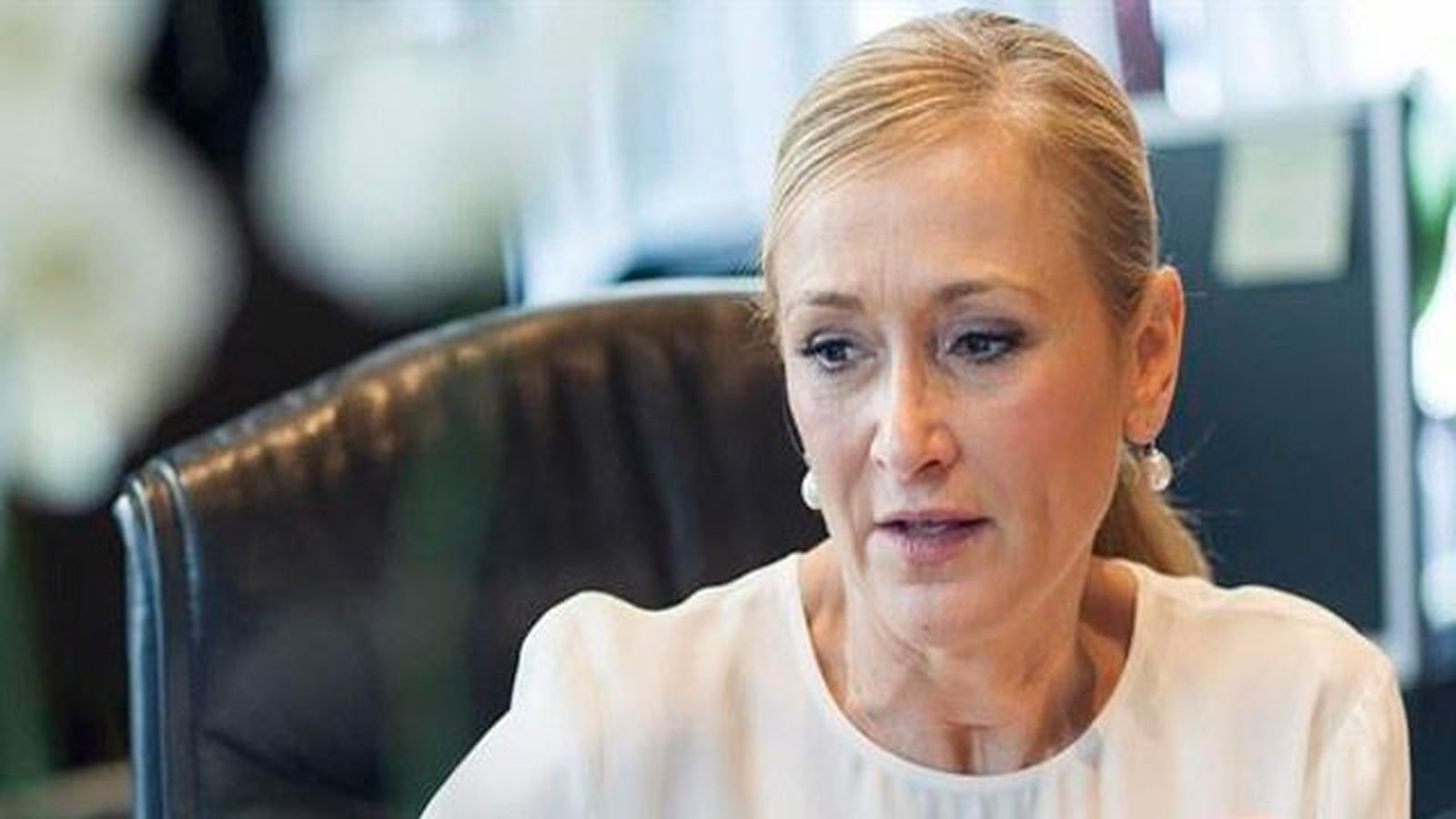 Cristina Cifuentes afirma que "en estos momentos la universidad pública no es sostenible"