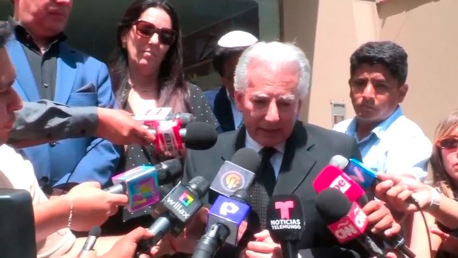 Perú despide a Mario Vargas Llosa en la intimidad familiar