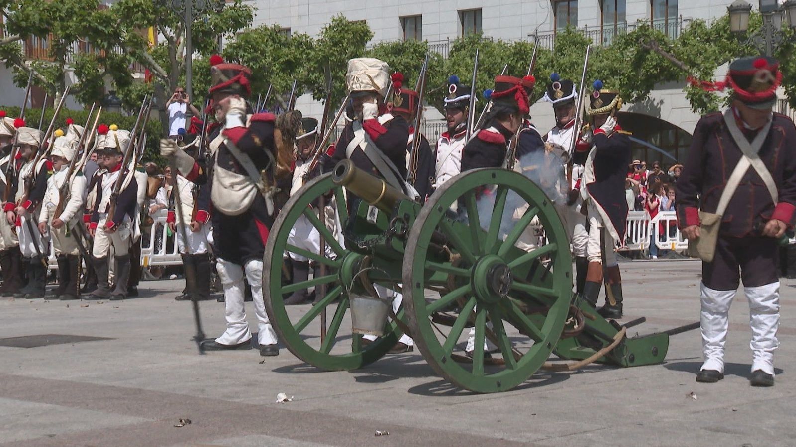 Torrejón viaja hasta 1808 y revive el levantamiento del 2 de Mayo con una recreación en la Plaza Mayor