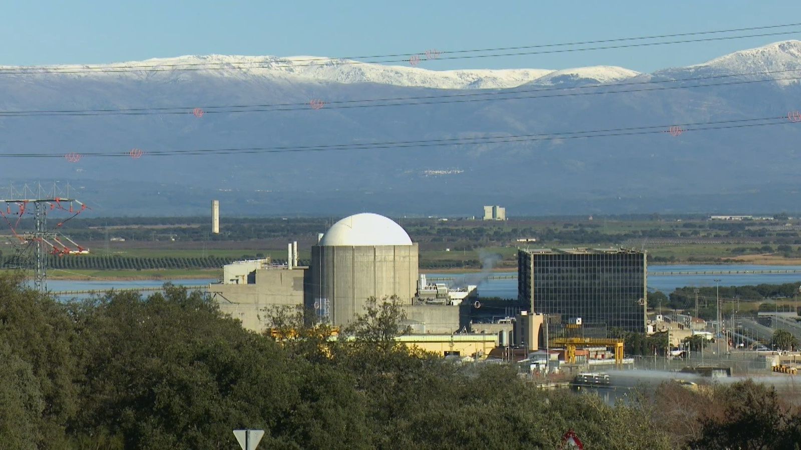 Madrid y Extremadura se reunirán por la oposición al cierre de la central nuclear de Almaraz