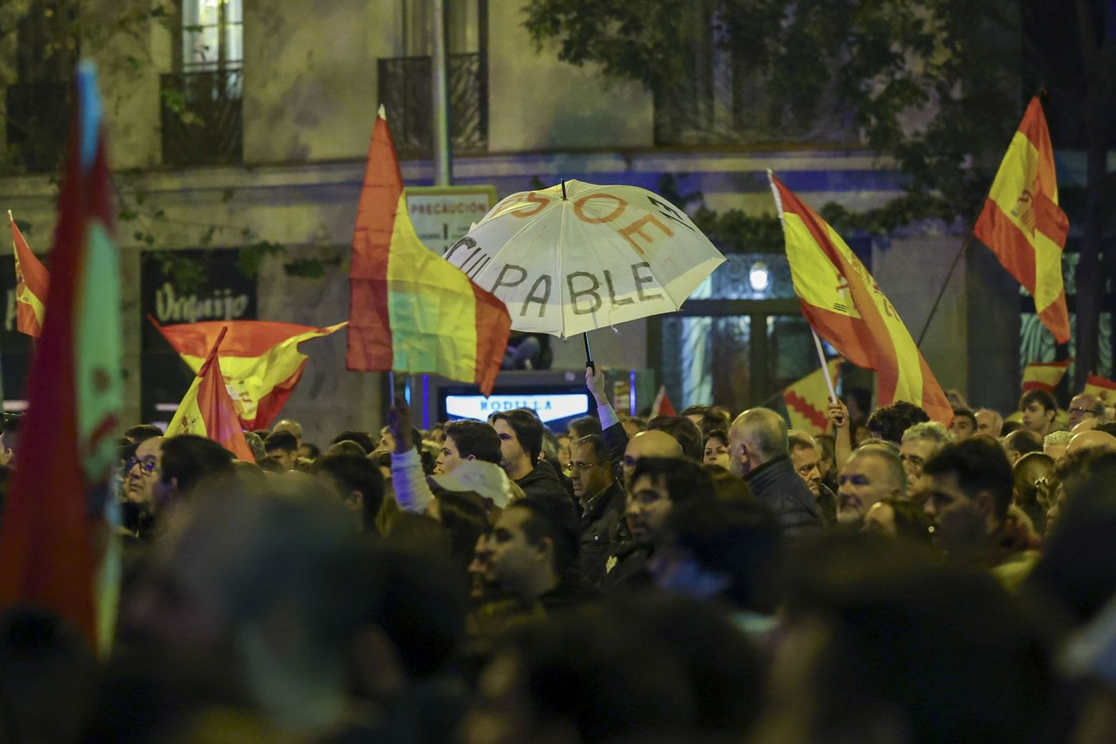 Decimosegundo día de protestas en Ferraz contra la amnistía
