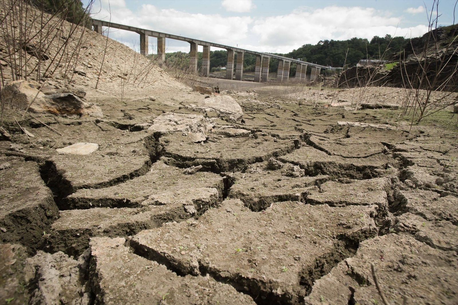 Cataluña impone multas a quien se salte el consumo limitado de agua