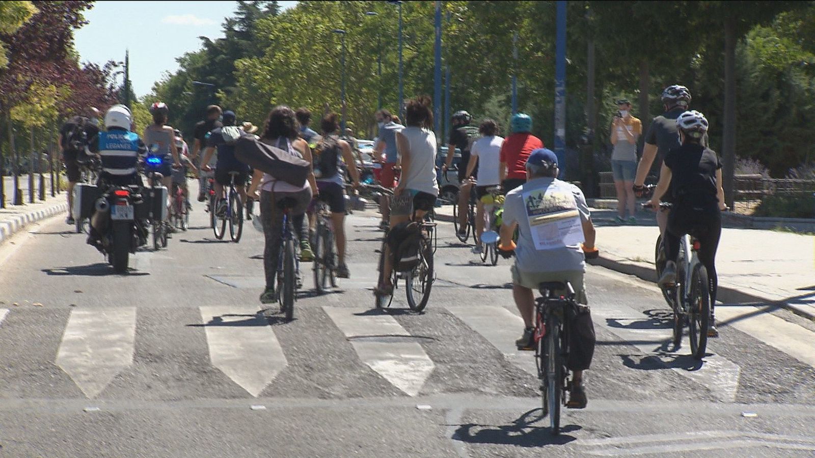 Una 'bicicletada' en Leganés reivindica la necesidad de dar más espacio a la bicicleta