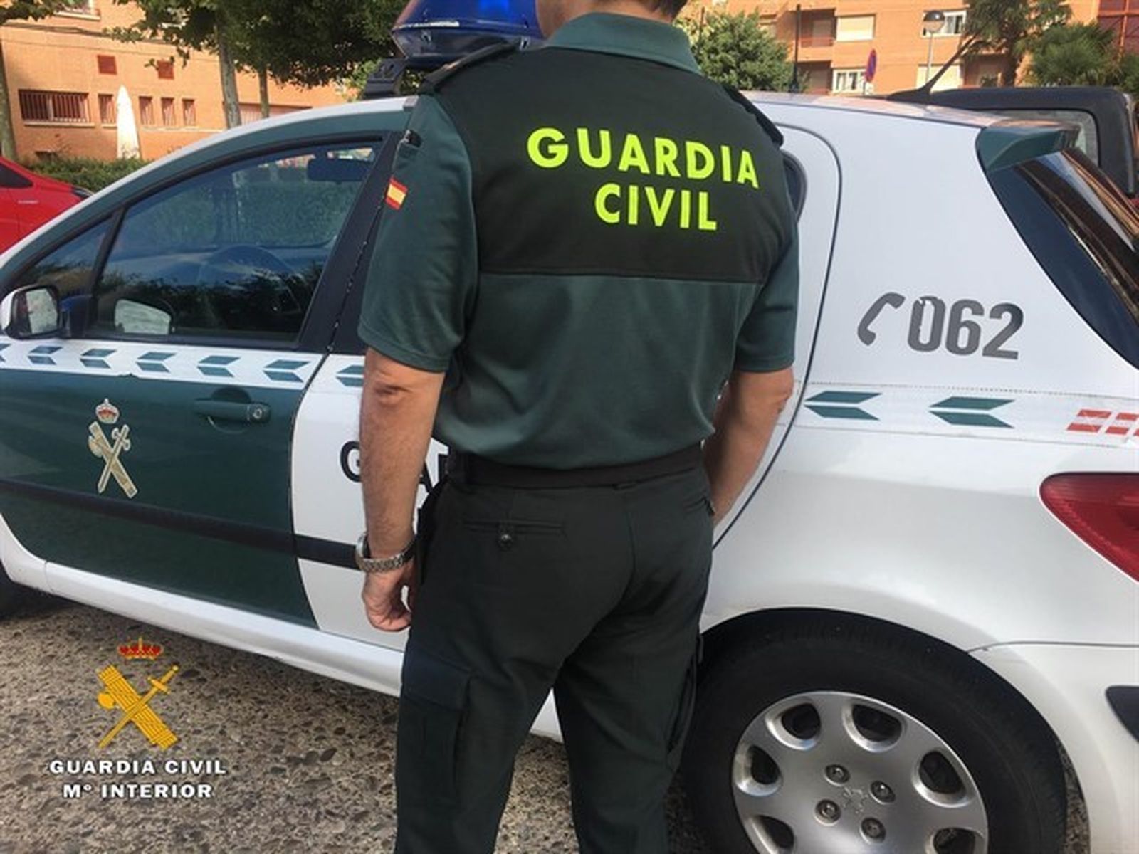 Un agente de la Guardia Civil