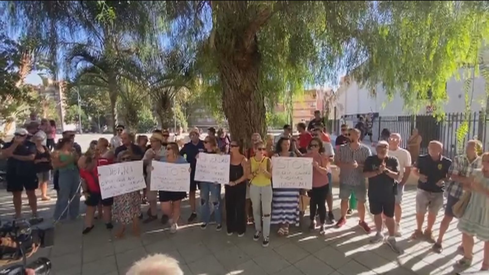 Concentración en Motril (Granada) en apoyo a Rubiales y su familia