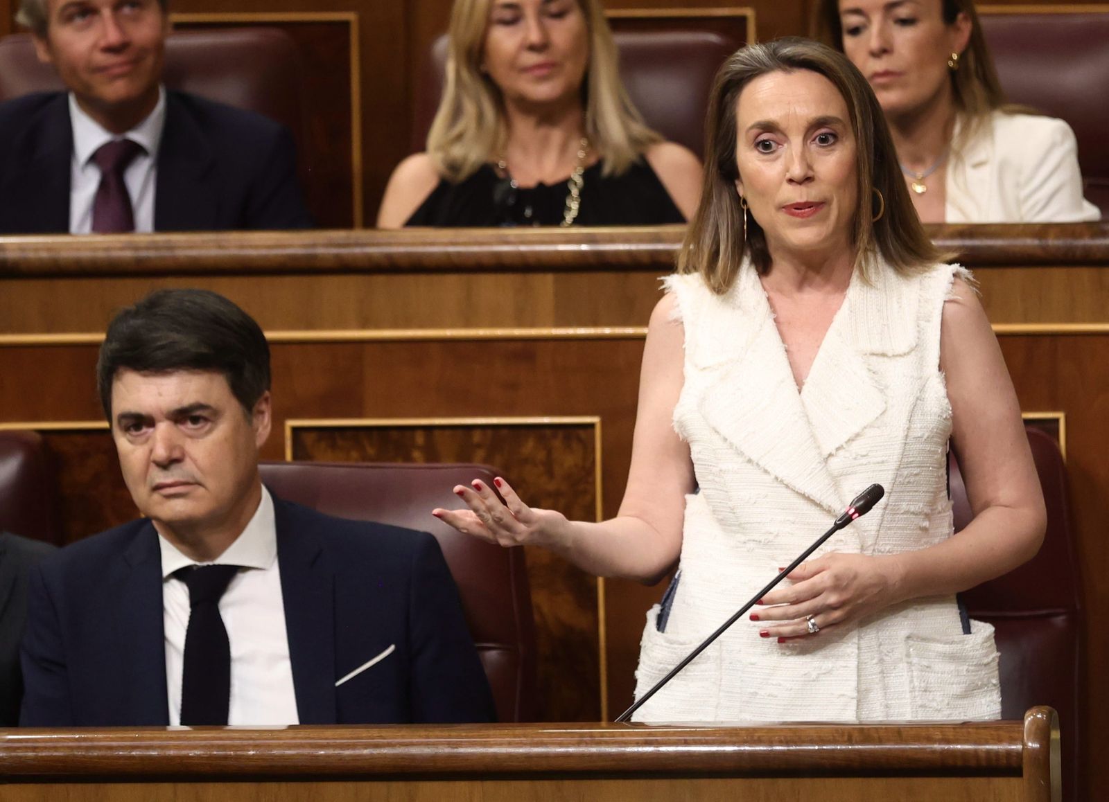 Cara a cara entre Cuca Gamarra y Pedro Sánchez