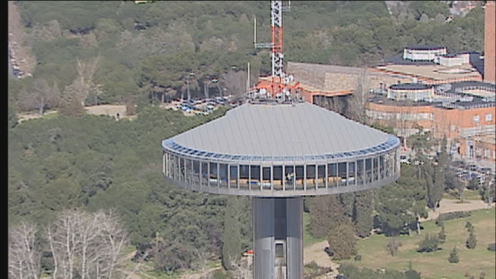El Faro de Moncloa cumple 30 años y lo celebra con  tres jornadas gratuitas y una exposición de dibujo urbano