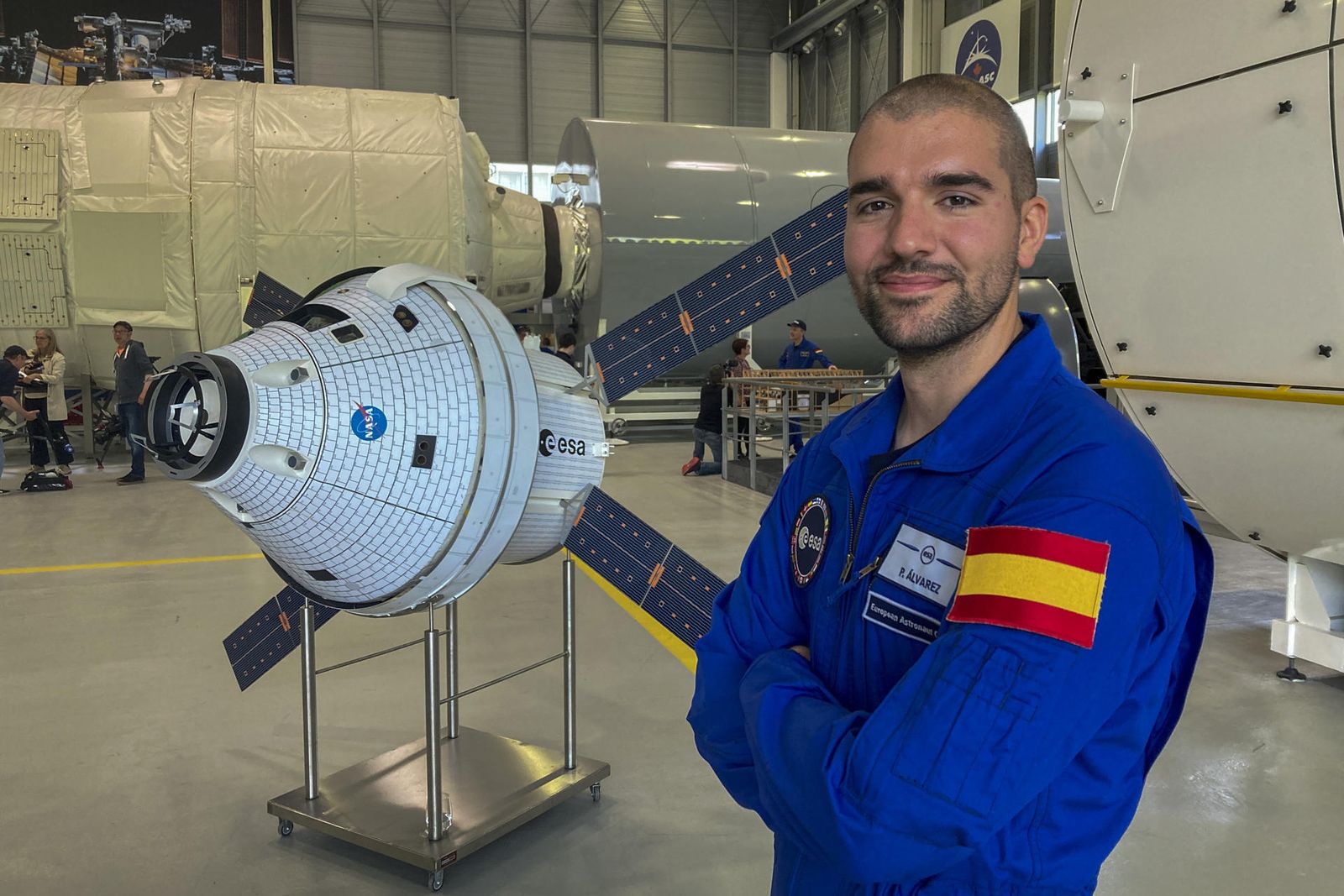 El español Pablo Álvarez posa en el centro de entrenamiento de la Agencia Espacial Europea (ESA), en la localidad alemana de Colonia