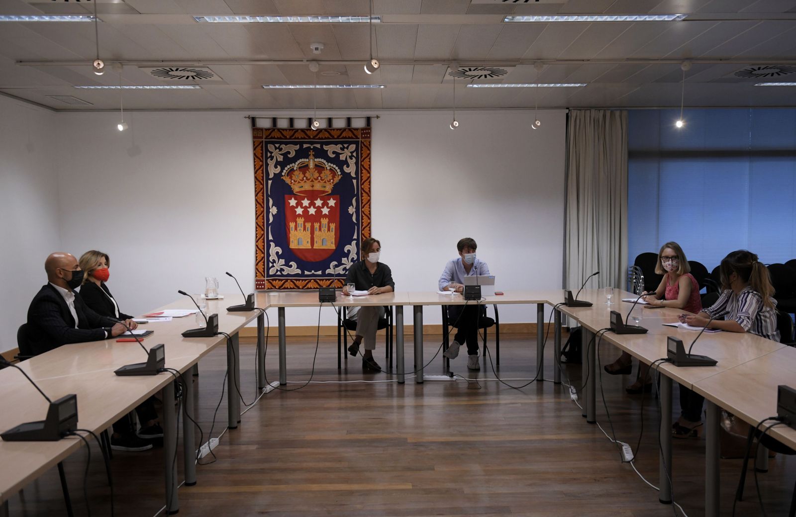 PSOE, Unidas Podemos y Más Madrid acuerdan institucionalizar la Mesa contra los delitos de odio