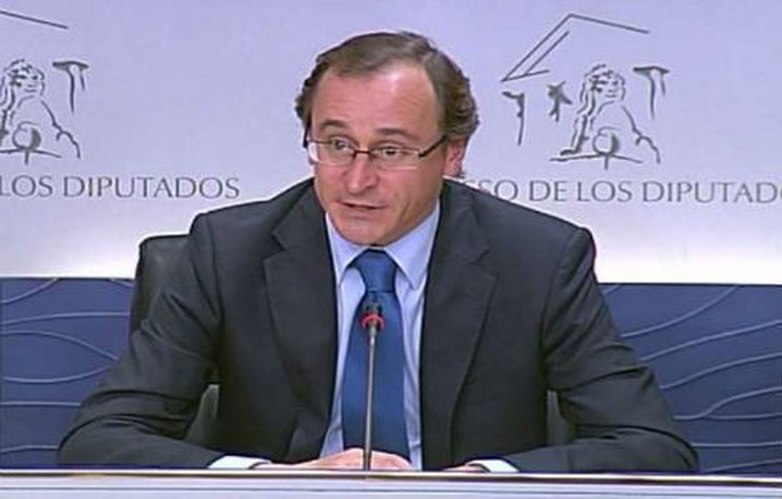 PP y PSOE de acuerdo en avanzar en la reestructuración del sistema financiero