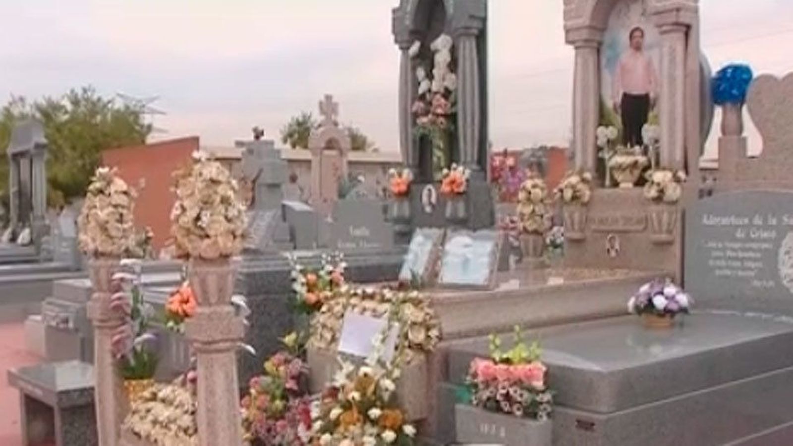 Cerca de un millón de madrileños acude en Todos los Santos a los cementerios