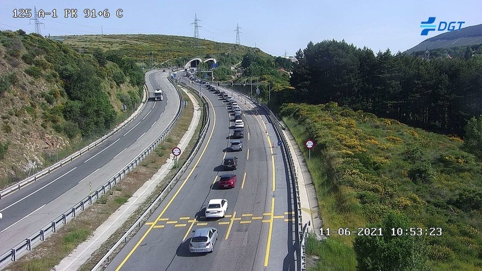 Atasco en la A-1 justo antes de llegar al túnel de Somosierra