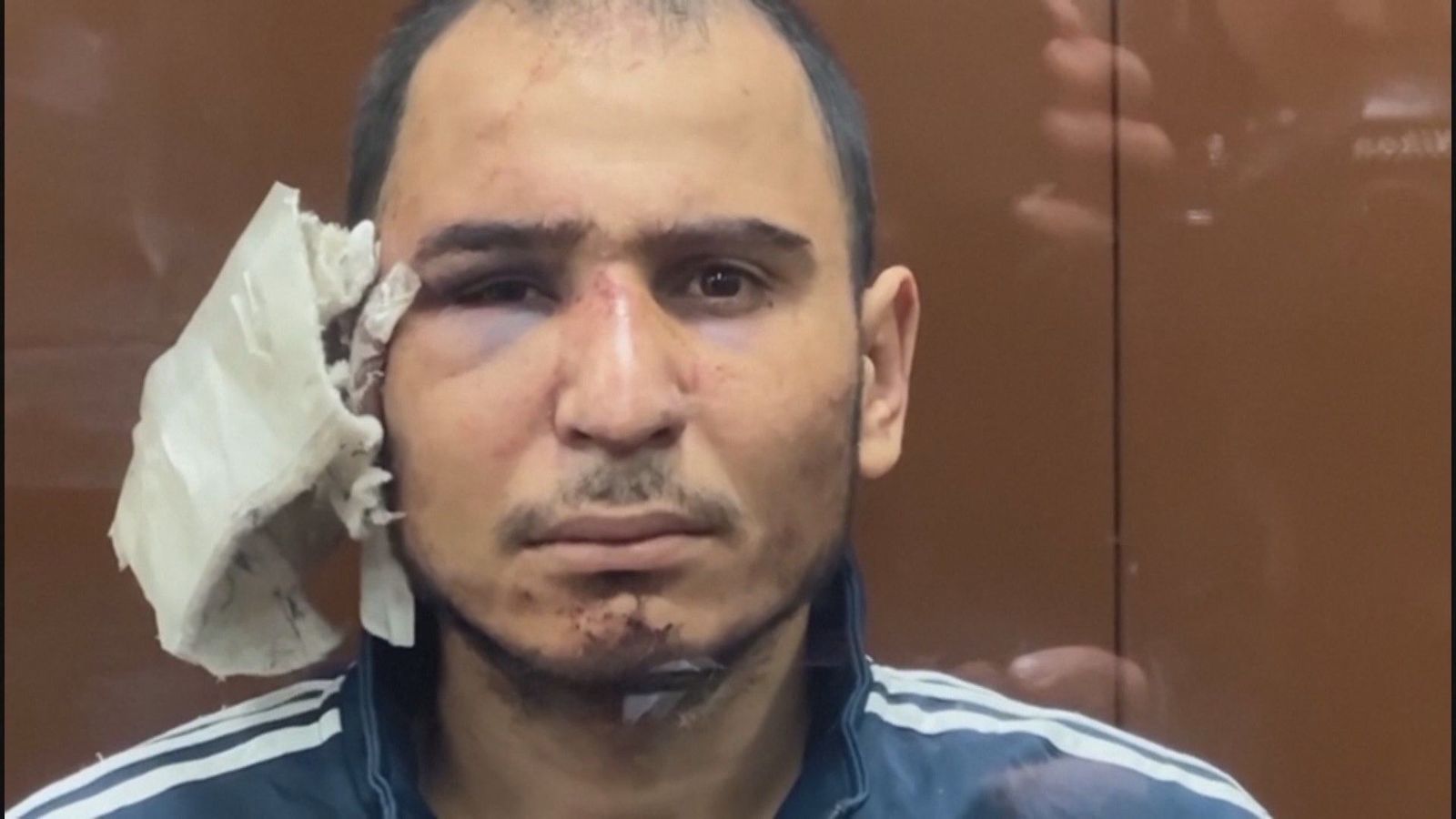 Moscú exhibe a los 4 detenidos por el atentado