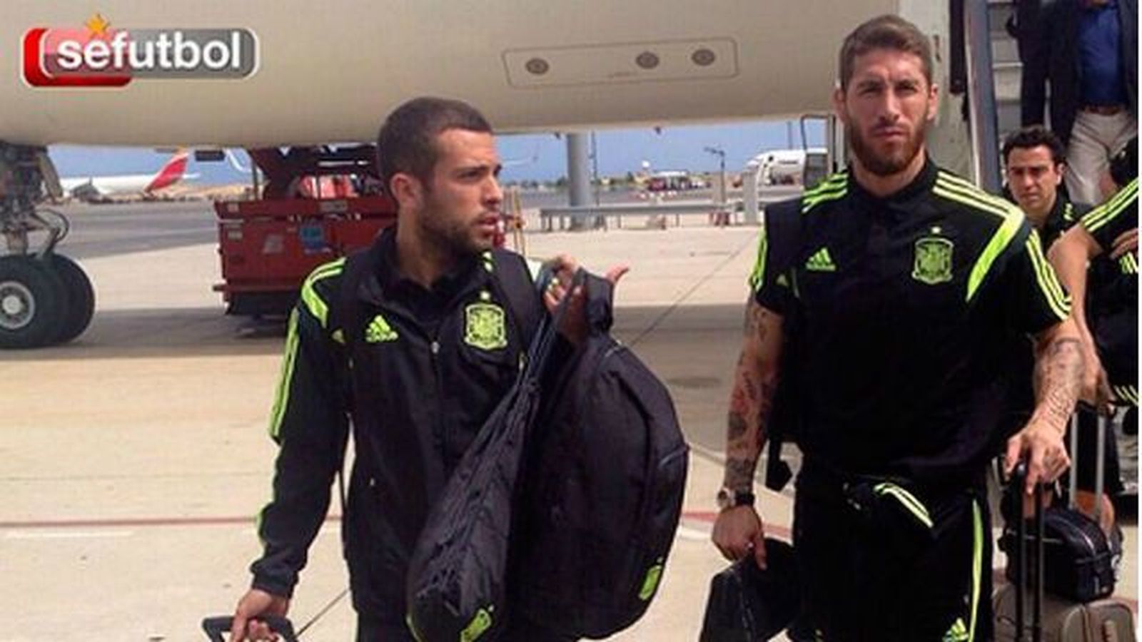 La selección aterrizó en Madrid con susto incluído