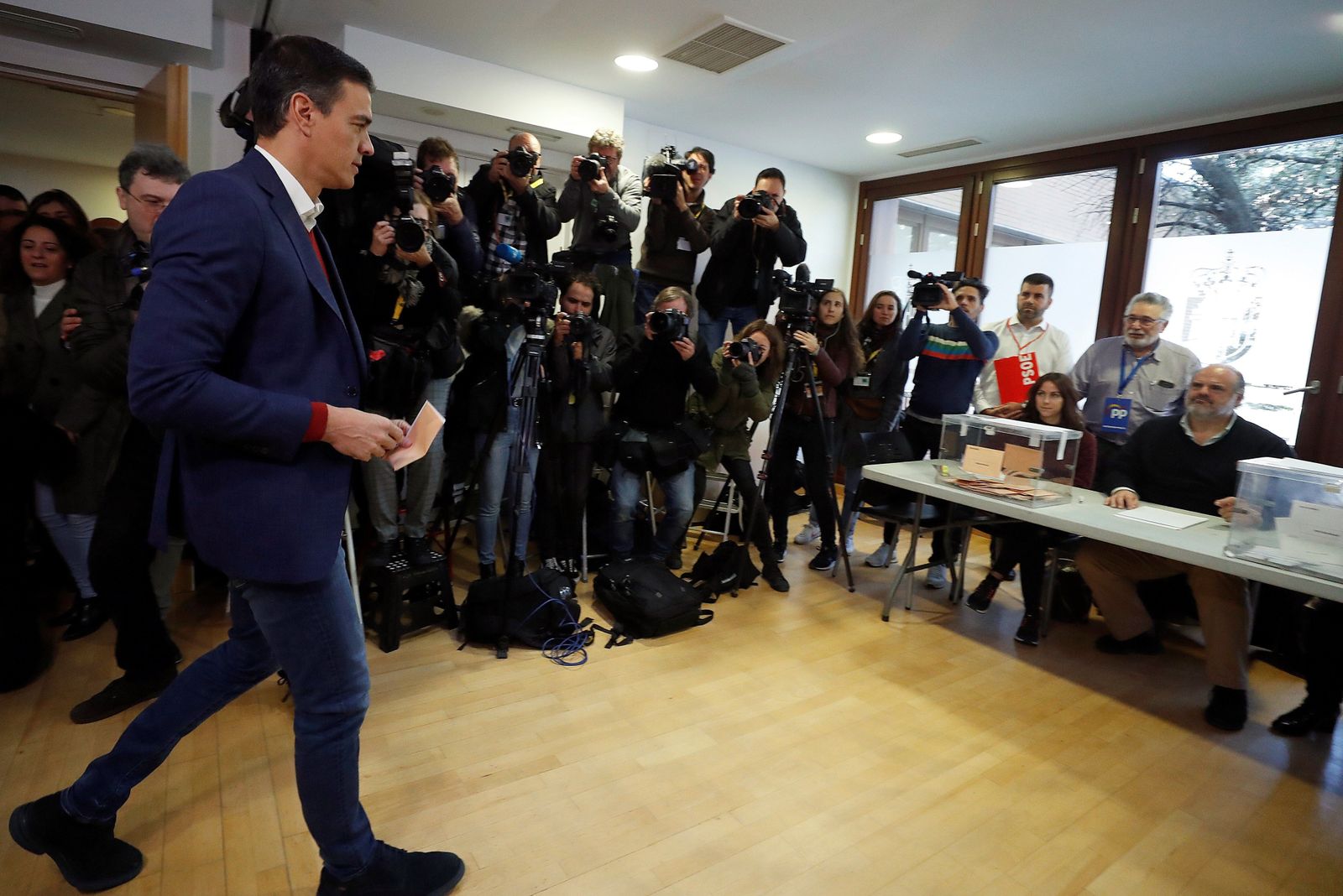 Pedro Sánchez, antes de votar este 10-N