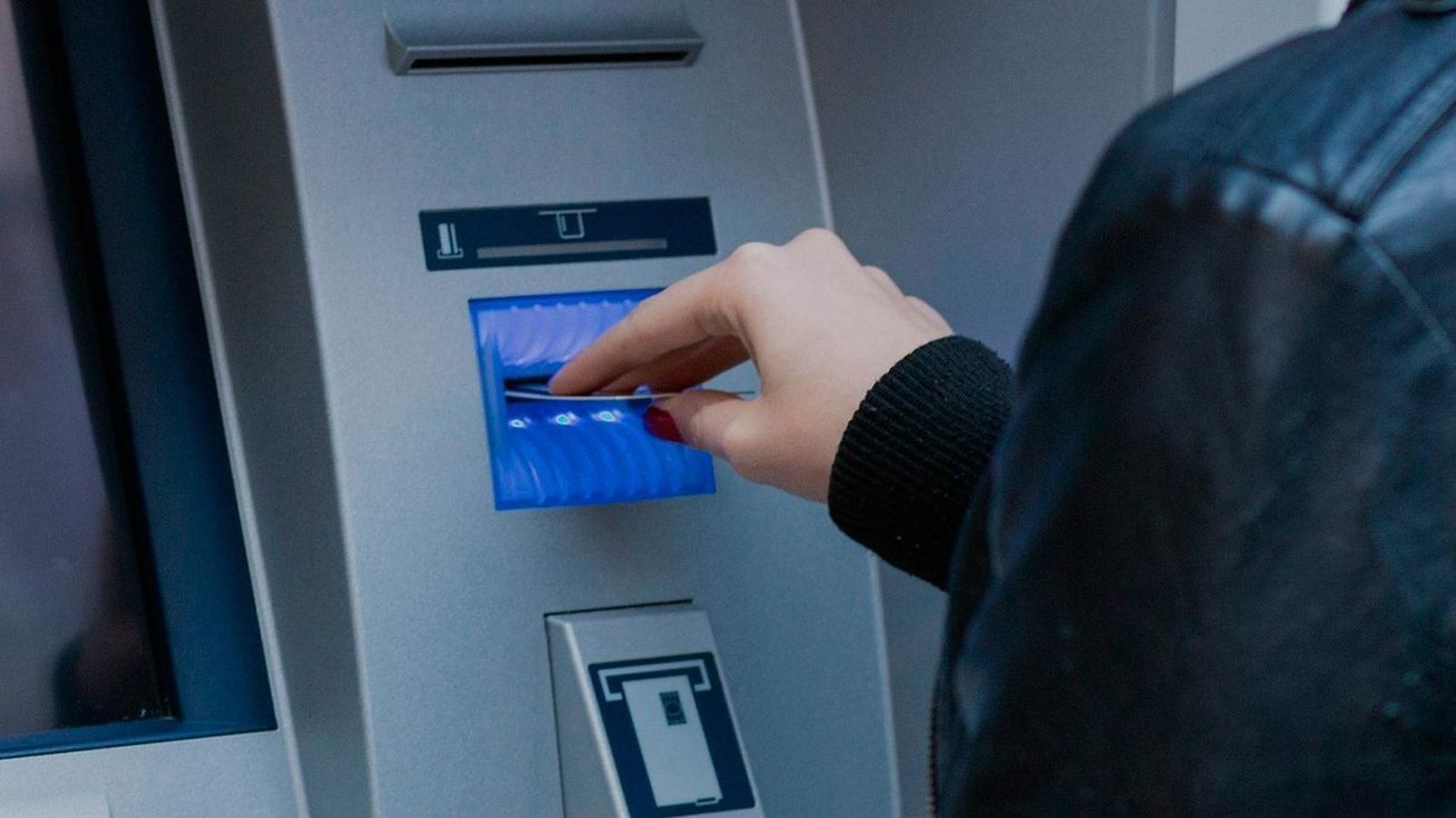Robaban a  ancianos en cajeros automáticos