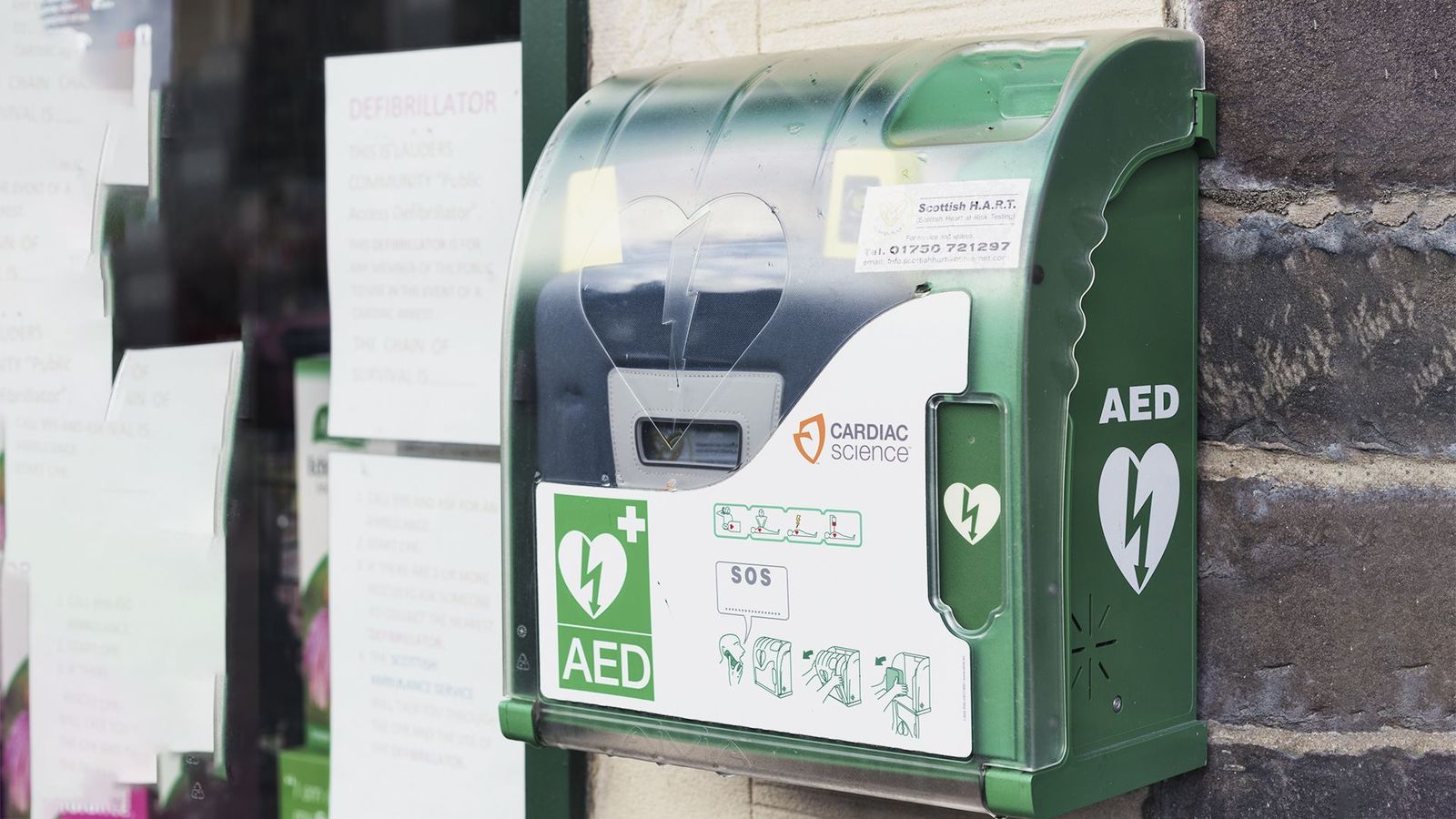 Salva la vida en Barajas gracias al desfibrilador instalado en la comunidad de vecinos