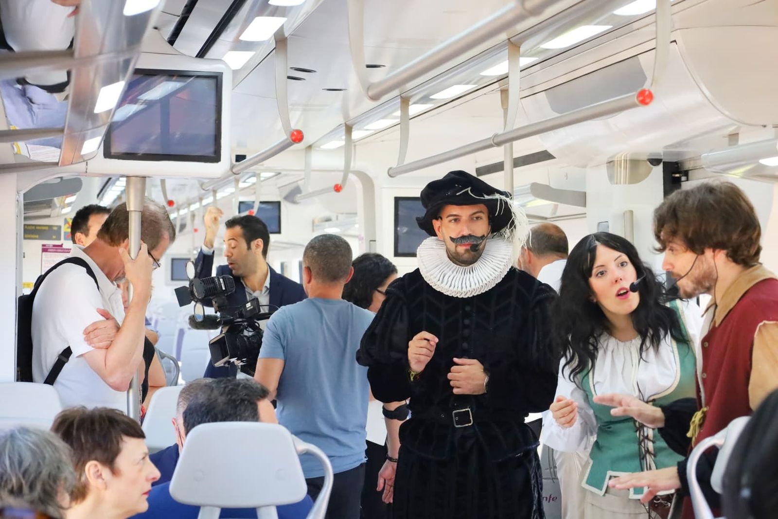 Actores a bordo del Tren de Cervantes
