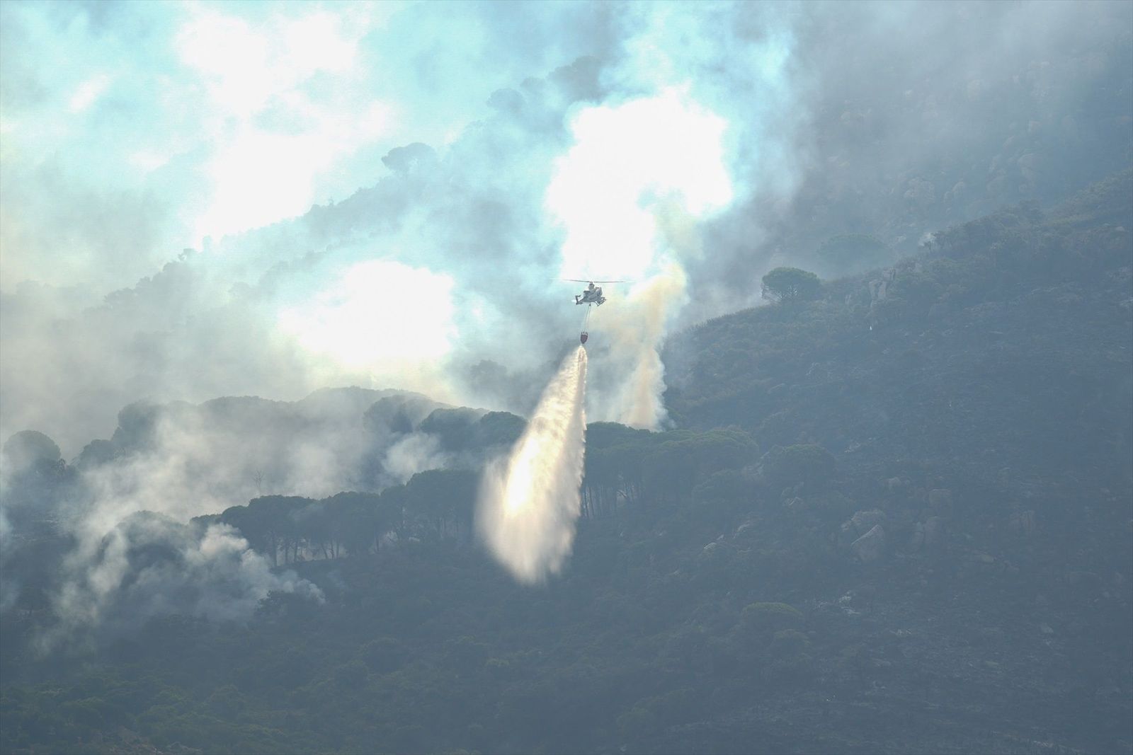 Los 1.500 evacuados por el incendio de Tarifa siguen sin poder volver a sus ubicaciones iniciales