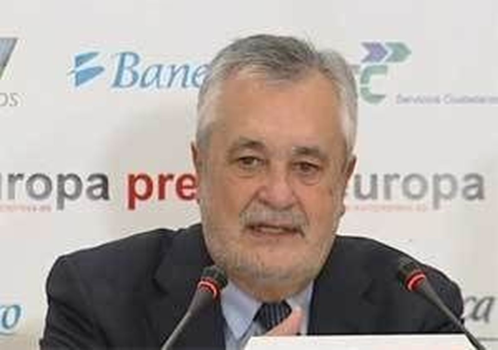 Griñán pide primarias y dice que el problema del PSOE es de improntas personales