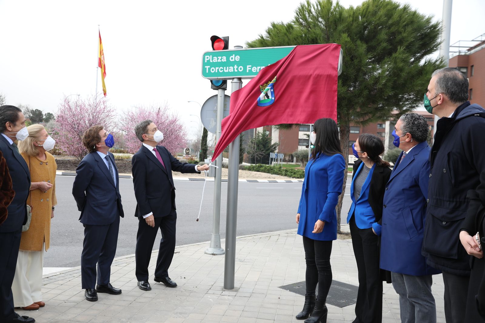 Momento en que se descubre el nuevo nombre de la plaza