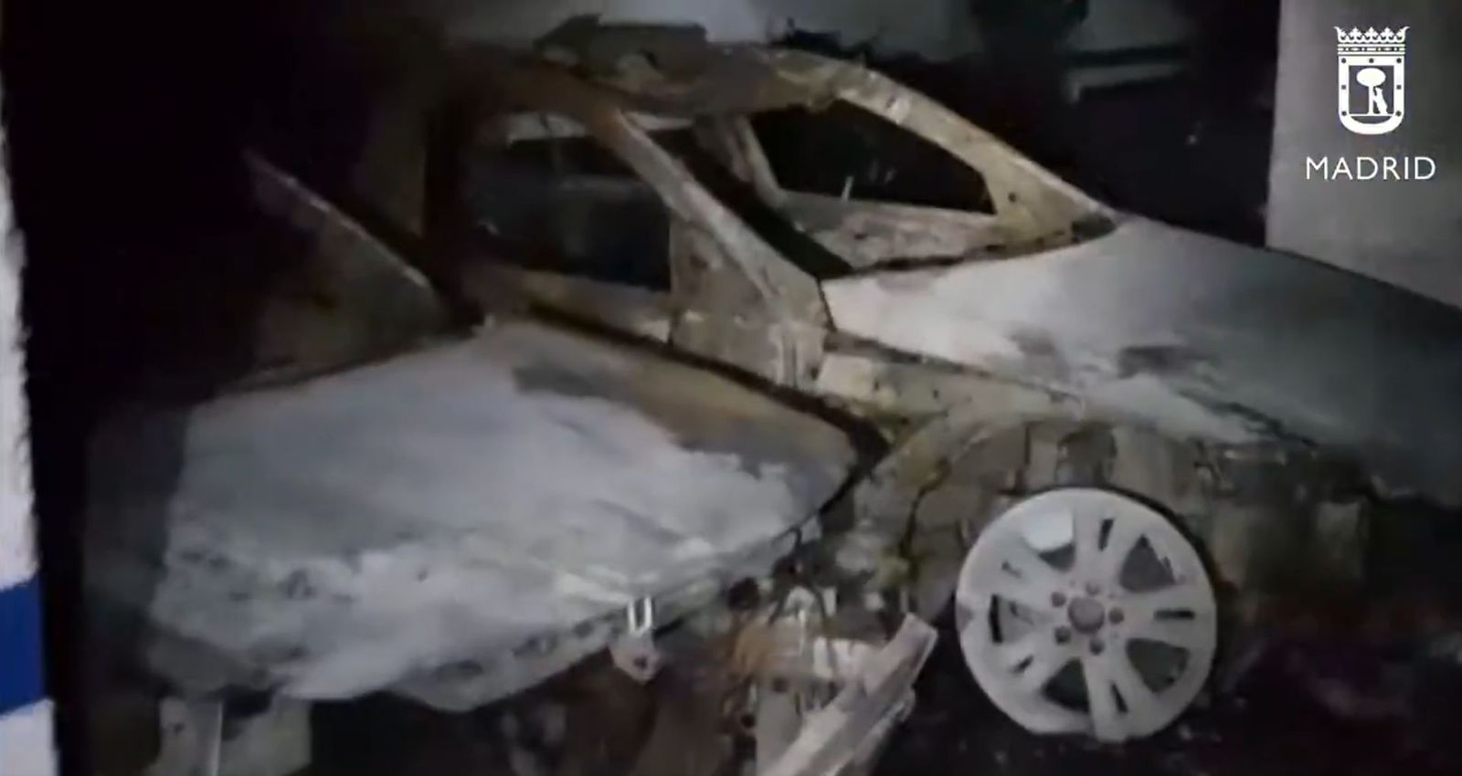 Video: 6 coches y una moto quedan calcinados en Latina