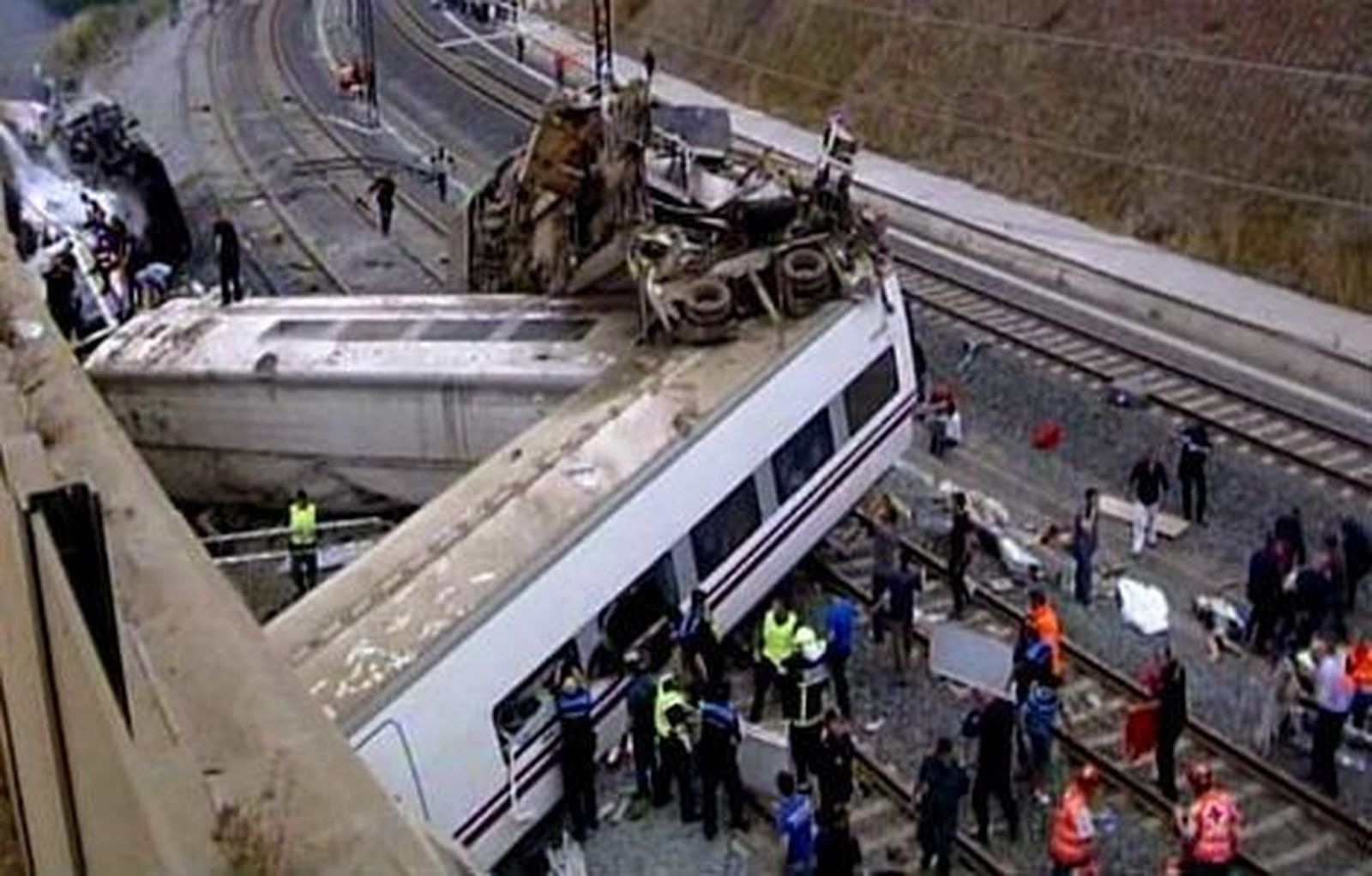 El juez imputa a los responsables de Adif en el accidente de tren de Santiago