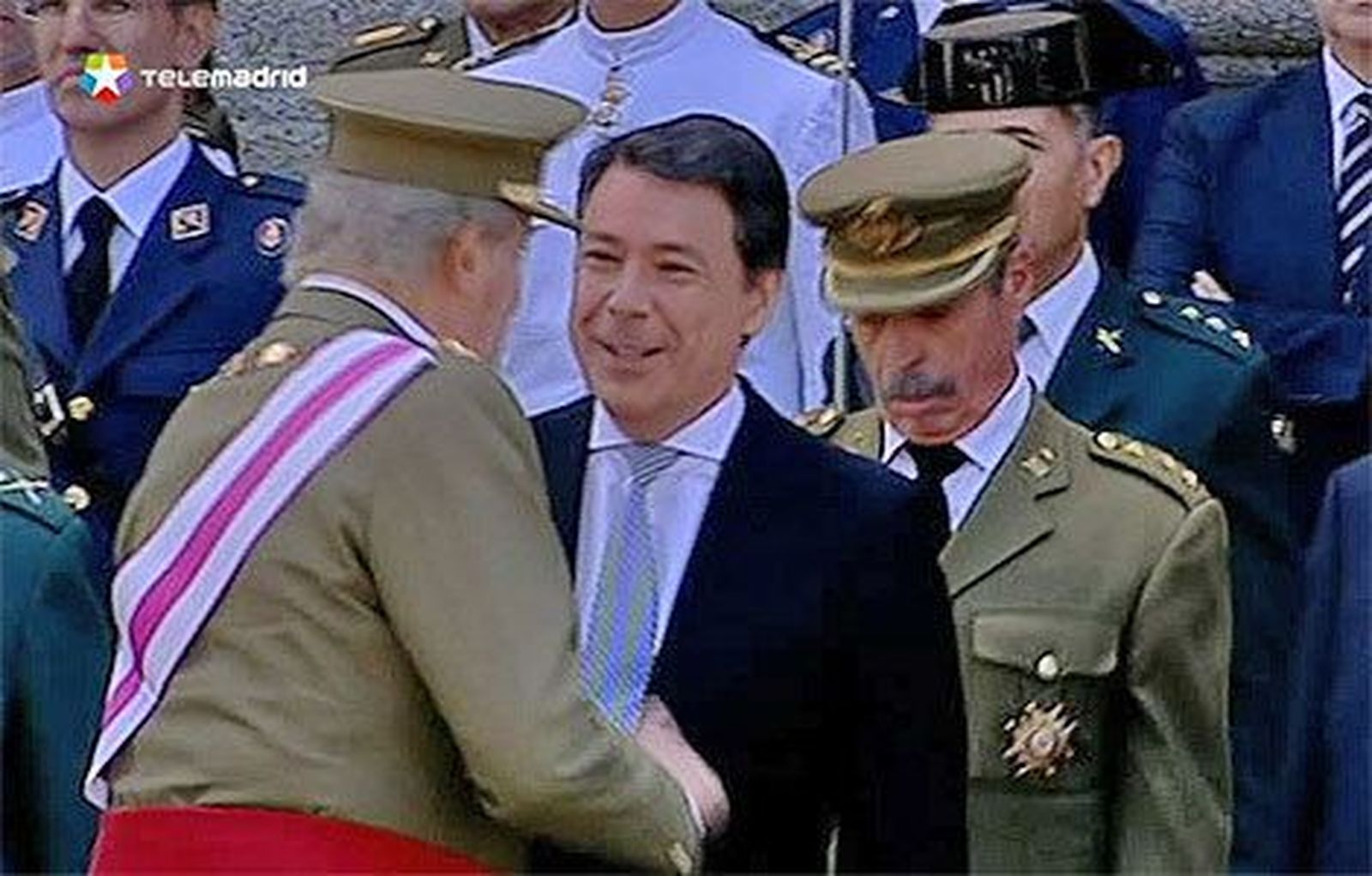 González: "La inmensa mayoría sigue a favor de la monarquía parlamentaria"