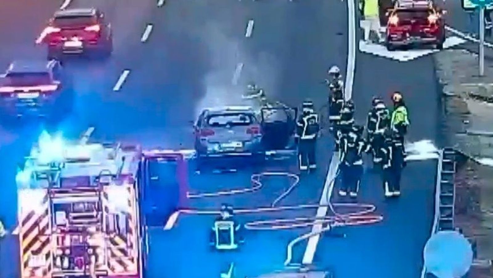 Un coche en llamas provoca un atasco de más de 10 kilómetros en la M-40