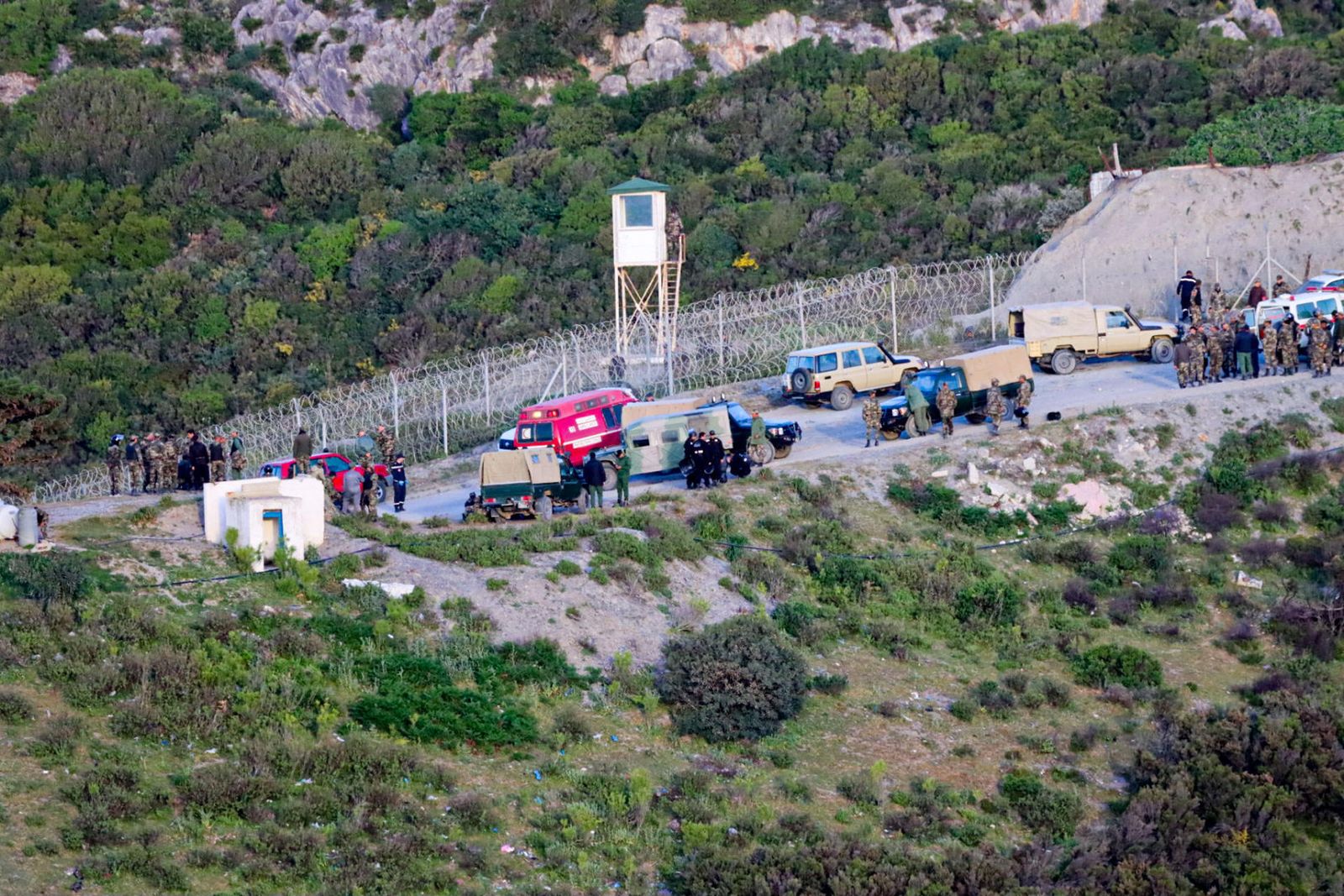 Cerrada la frontera de Ceuta tras un intento de salto de valla de 200 migrantes subsaharianos