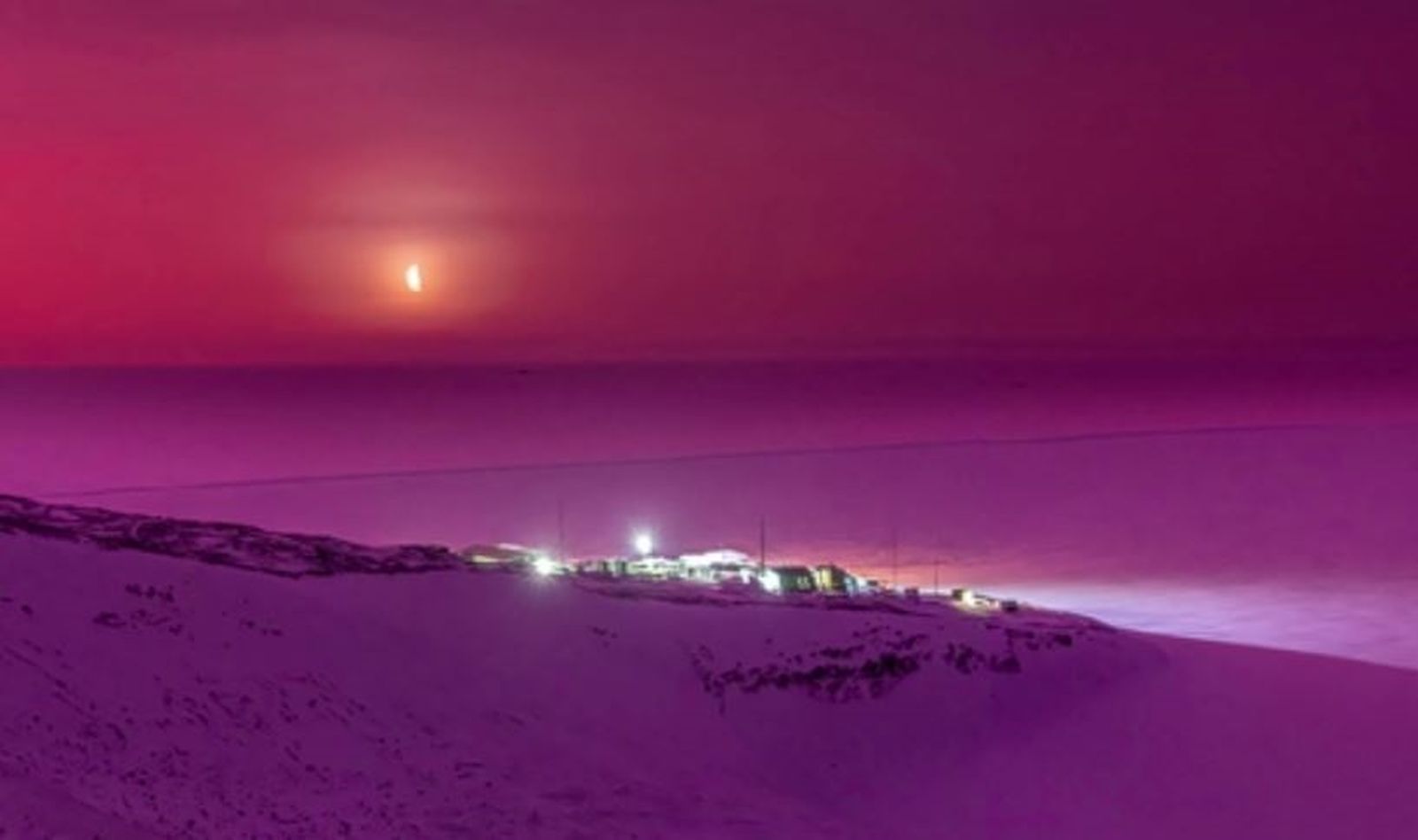El cielo de la Antártida se vuelve de color rosa por los aerosoles del volcán de Tonga