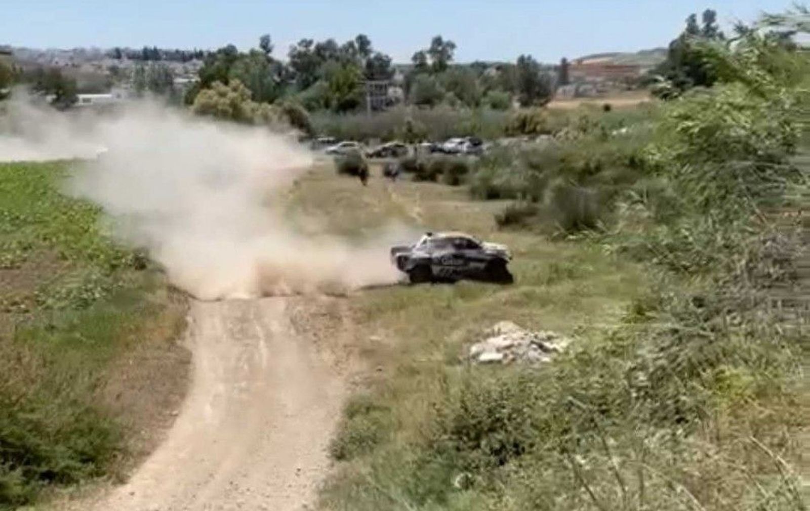 Carlos Sainz critica duramente a Al-Attiyah por hacer trampas