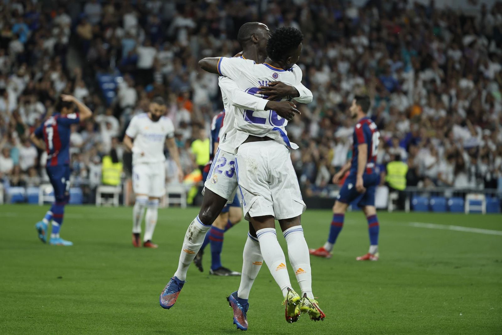 Vinicius y Mendy