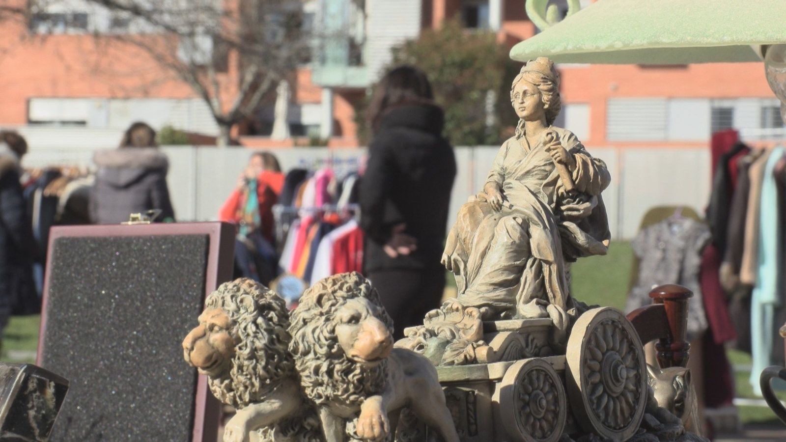 El mercadillo vecinal de Paracuellos del Jarama vuelve a las calles después de casi un año parado