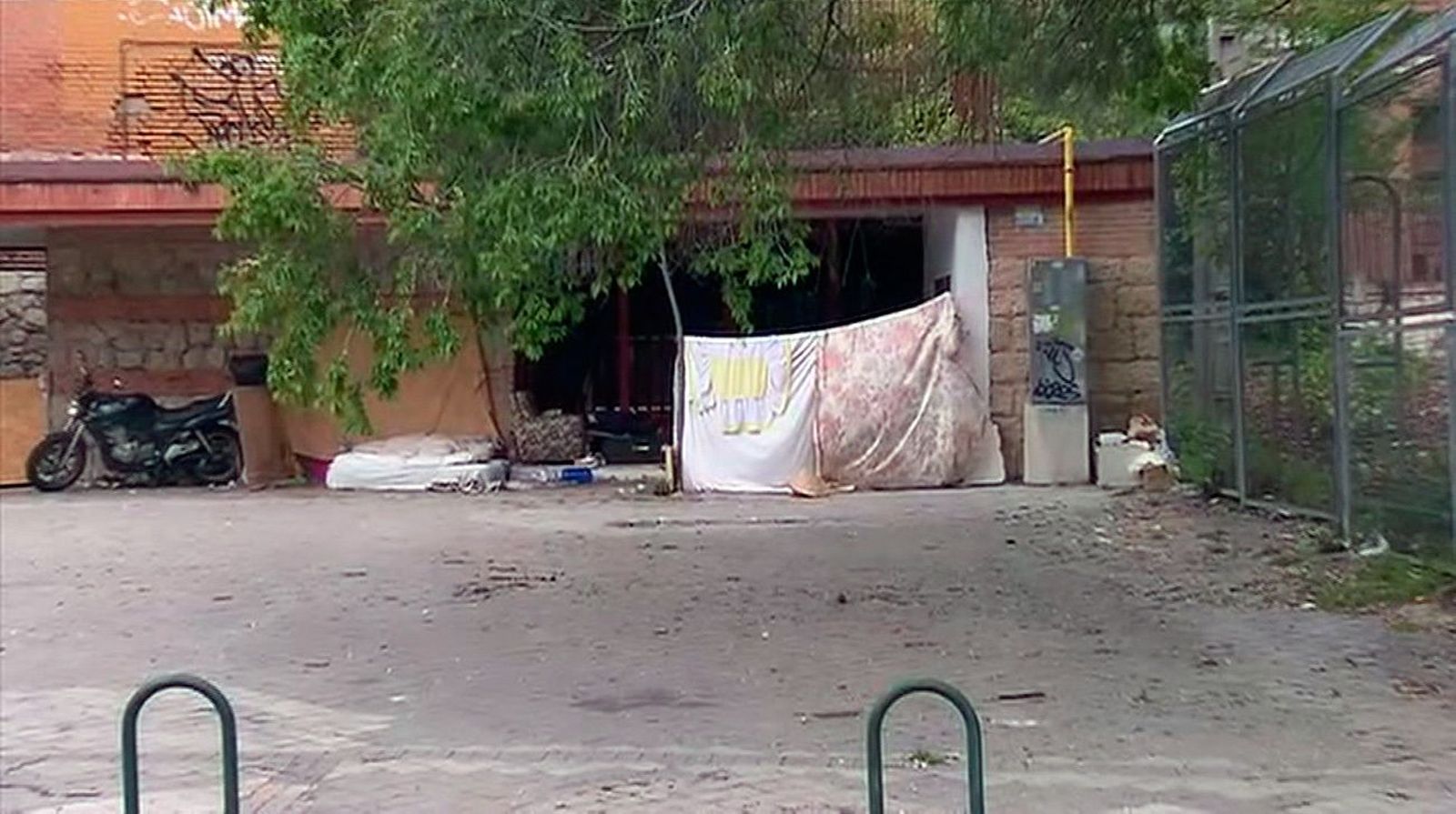Denuncian un foco de infección en el asentamiento de unos toxicómanos en Carabanchel