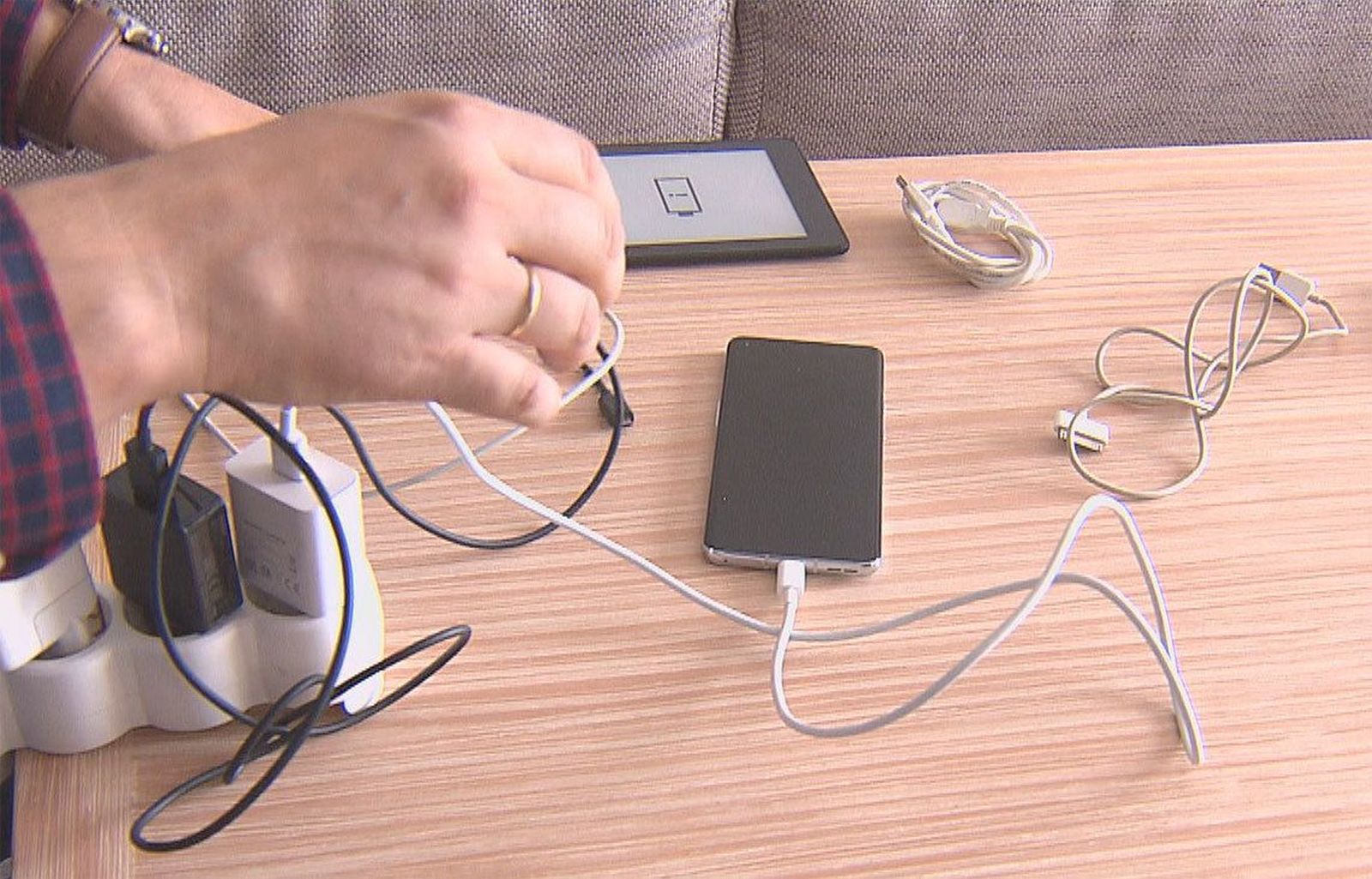 La UE acuerda un cargador único en dispositivos electrónicos