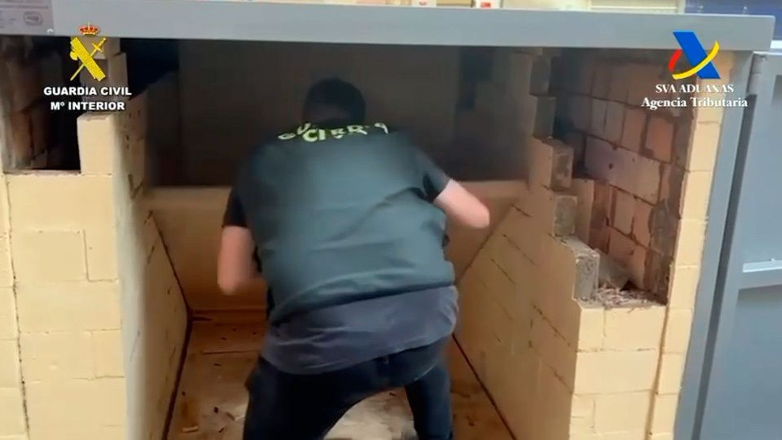 Encuentran 123 kilos de cocaína camuflados en hornos de ladrillo de una nave industrial de Madrid