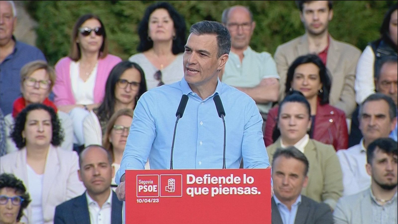 Un grupo de jóvenes interrumpe a Sánchez en un mitin en Segovia: "¿Cuánto te paga Marruecos?"