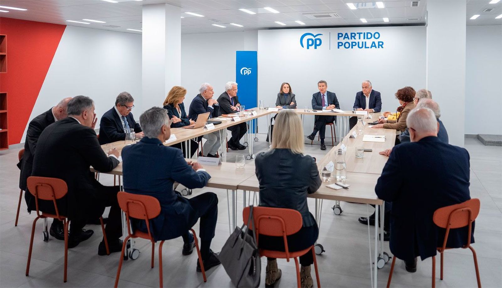 Feijóo rechaza un acuerdo de paz "que humille a Ucrania y que ignore a Europa"