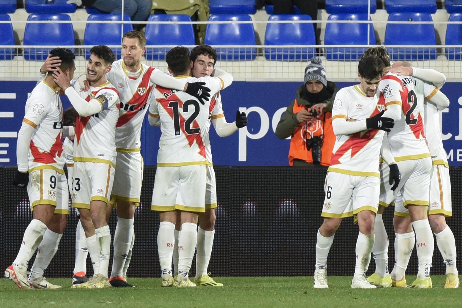 El Rayo Vallecano vence al Huesca en la Copa