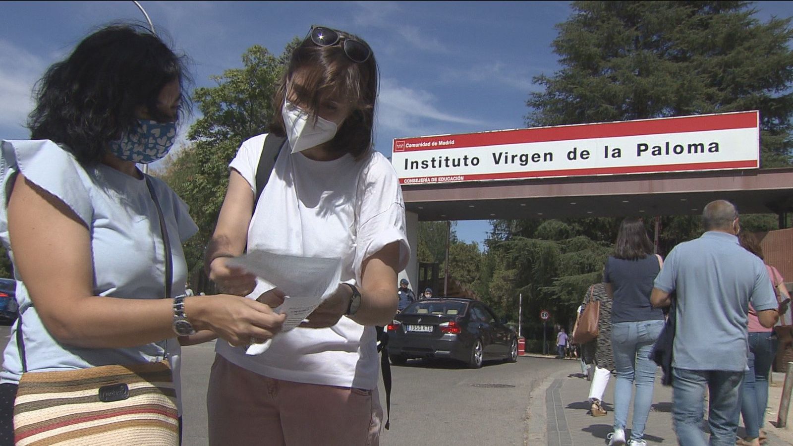 La Comunidad de Madrid sustituye a los profesores que han dado positivo y que tendrán que pasar pruebas PCR