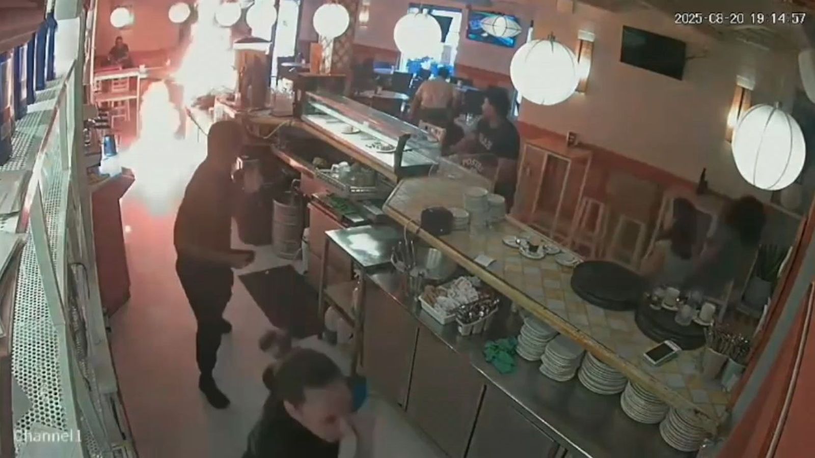 VÍDEO: Prende fuego a un bar porque pidió mayonesa para el bocadillo y no se la dieron