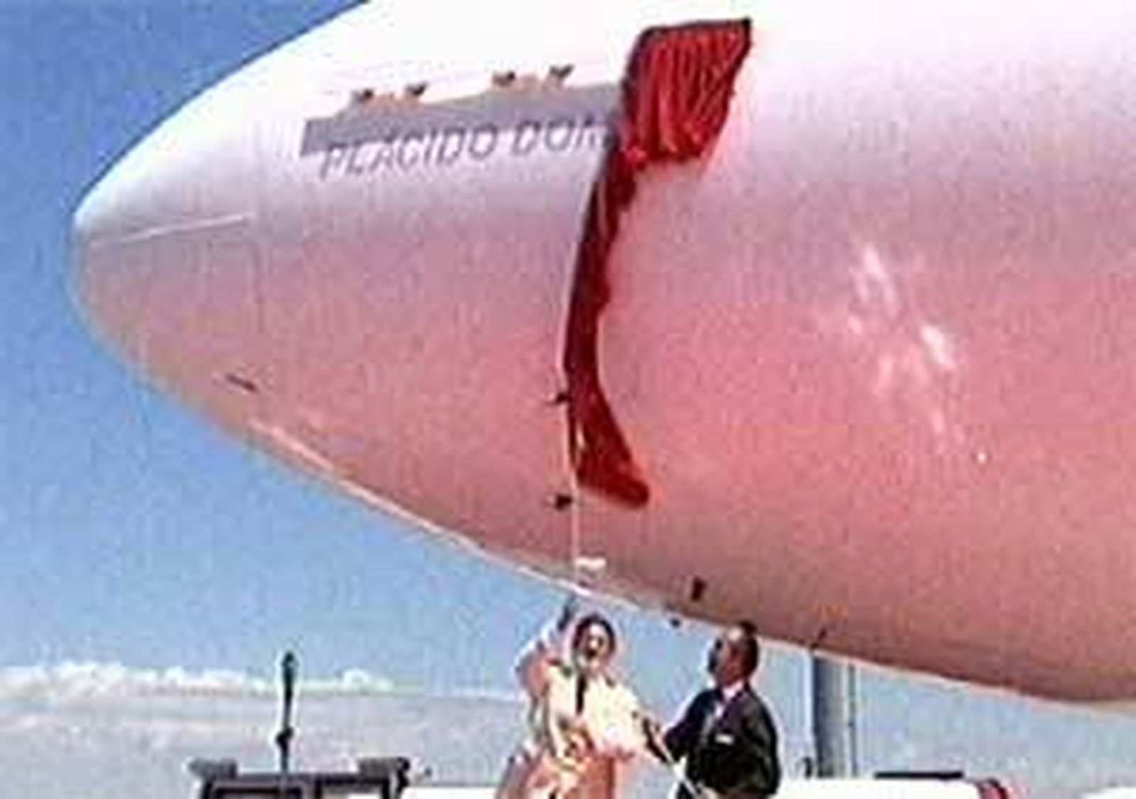Plácido Domingo bautiza el avión de Iberia que llevará su nombre
