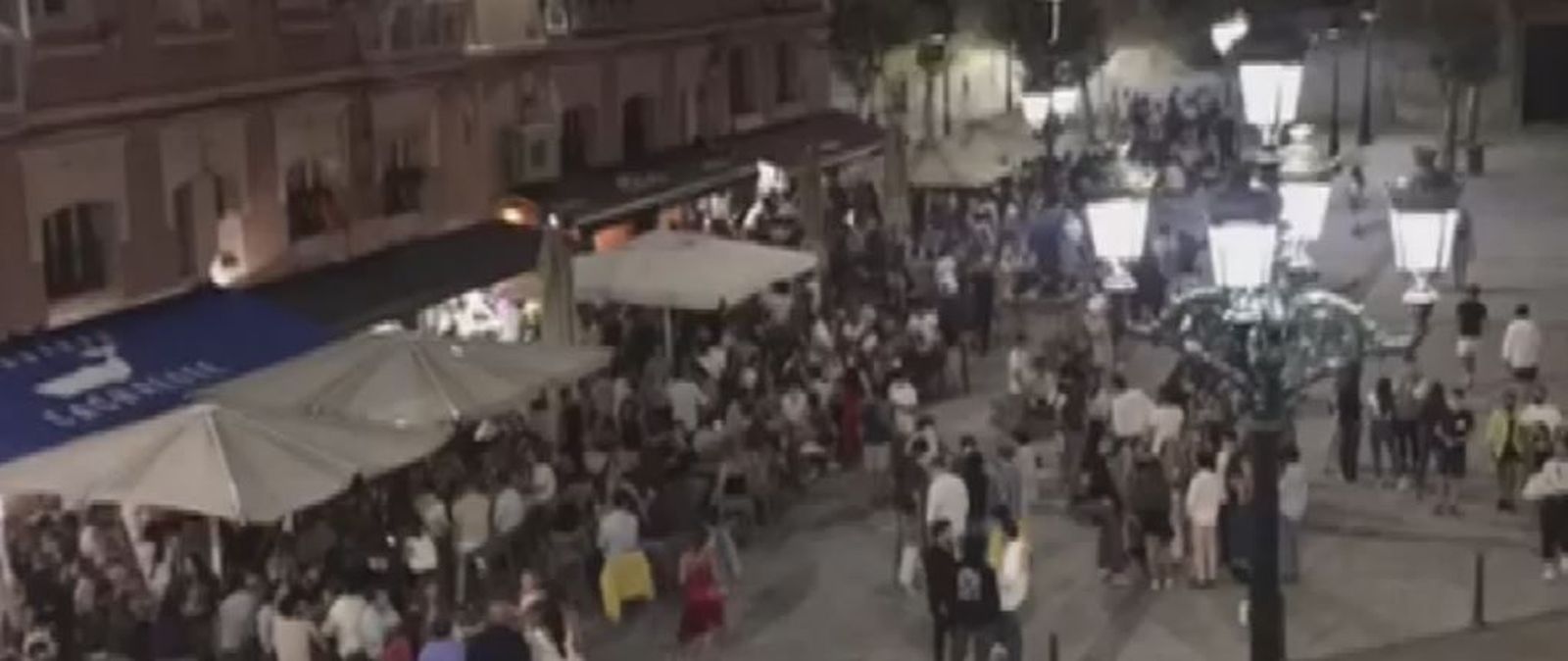 Conciertos sin mascarilla o acampadas para contagiarse: las actitudes irresponsables de los jóvenes frente al coronavirus